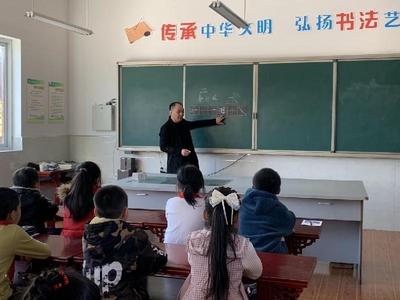 自貢“盟沿合作”送書法進(jìn)校園，文化教育服務(wù)潤(rùn)澤心靈