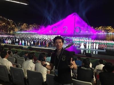 溫州籍導(dǎo)演揭秘聯(lián)歡活動主題表演幕后 當(dāng)甌越靈感點(diǎn)亮國家舞臺